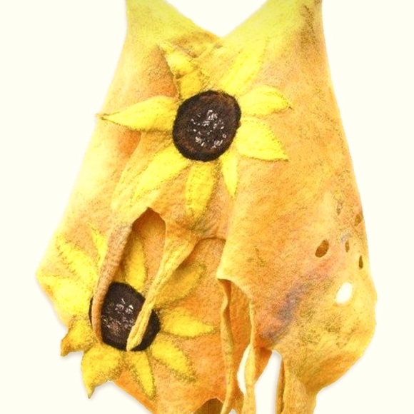 Wool shawl, Sunflower shawl, Wool Shawl, Wool Wrap, Wearable art, OOAK - Picture 9 of 12